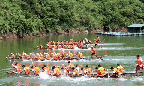 Chuẩn bị Lễ Hội đua thuyền huyện Quang Bình lần thứ V