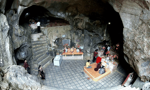 “Kỳ sơn tú thủy” Tuyết Sơn - chùa Hương