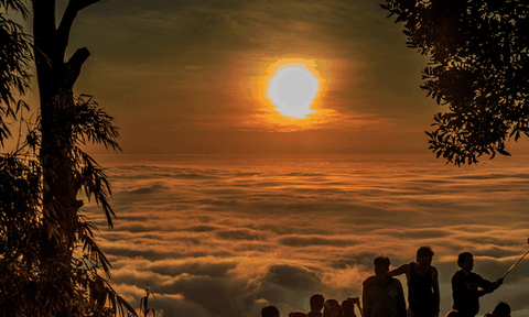 Săn mây, đón bình minh trên núi Bà Đen - Tây Ninh