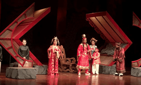 Tổng duyệt vở cải lương “Người đi tìm minh chủ”