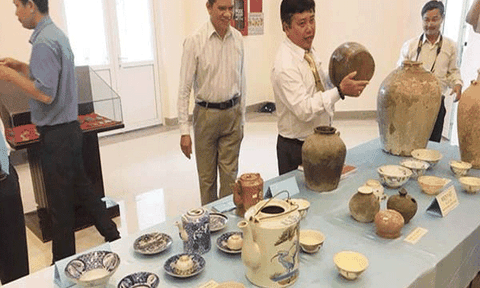 Tiếp nhận 367 cổ vật do nhà sưu tập hiến tặng