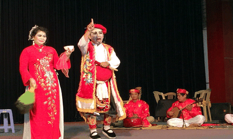 Ai cho miễu lớn hơn đình...