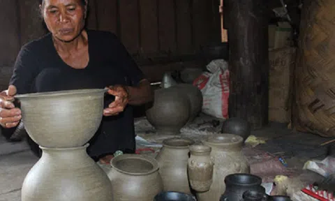 Độc đáo nghề gốm cổ truyền của người M’Nông Rlăm 