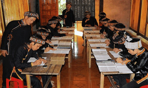 Bảo tồn chữ viết Nôm - Dao: Mỗi nơi một cách làm