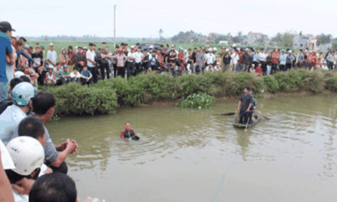 Nghệ An: 2 anh em họ đuối nước thương tâm khi đi tắm kênh