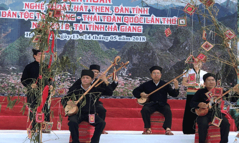 Lão nghệ nhân bền bỉ với tình yêu tính tẩu