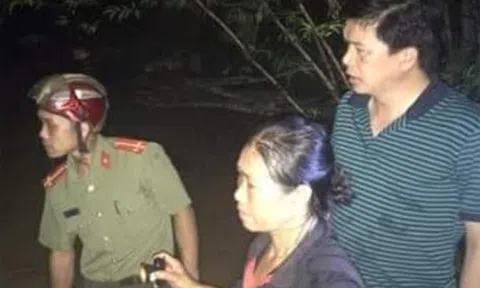 Bí thư Huyện ủy Con Cuông, Nghệ An dầm mình trong lũ để sơ tán dân trong đêm