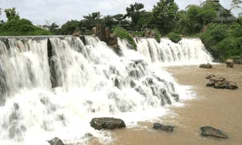 Hùng vĩ thác Trị An xưa