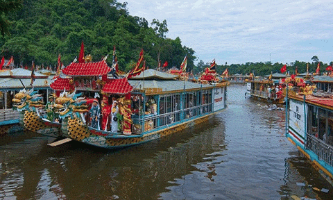 Đặc sắc lễ hội Điện Hòn Chén