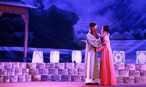 Các nhà hát truyền thống: “Gồng mình” giữ diễn viên trẻ