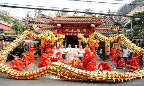 Lân sư rồng trong sắc màu dân gian truyền thống Việt