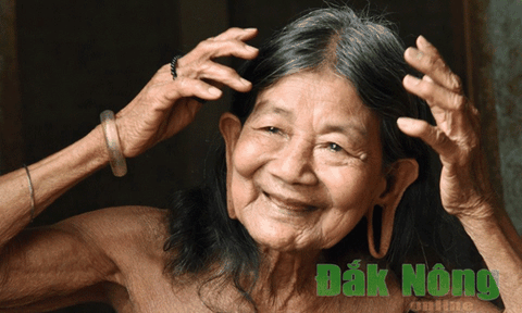 Tập quán căng dái tai của người M’nông, Mạ