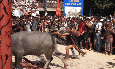 Xác minh thông tin mỗi hộ đóng 300.000 đồng tổ chức lễ hội