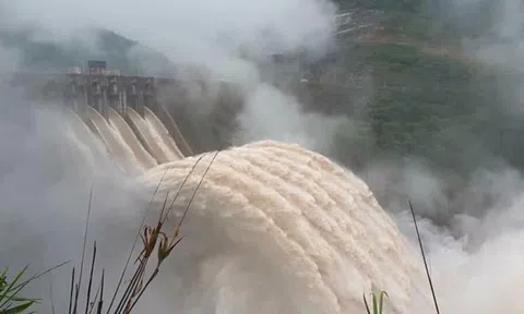 Nghệ An: Thủy điện Bản Vẽ xả lũ ở mức cao nhất