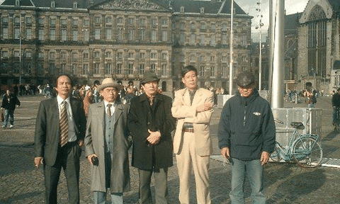 Mấy mẩu chuyện lạ về bạn văn chương