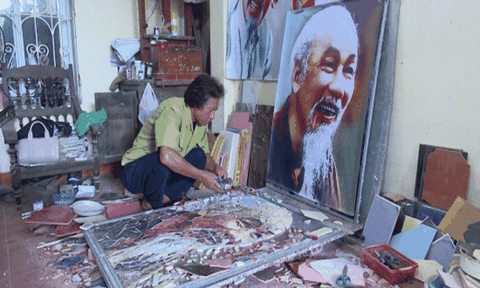 Người “vẽ” Bác Hồ bằng gốm