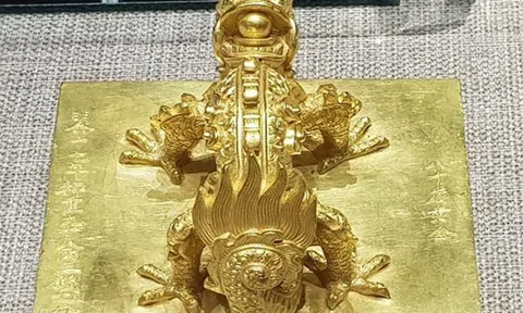 Triển lãm hình tượng rồng - phượng bảo vật triều Nguyễn