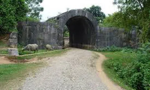 Những truyền thuyết về cách xây dựng Thành nhà Hồ