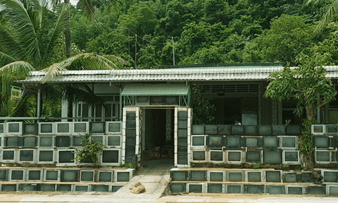 Ngắm hàng rào bằng 400 chiếc TV của lão nông ở Kiên Giang