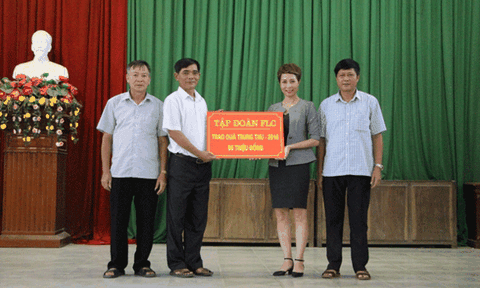 Vĩnh Phúc: Tặng 55 triệu đồng cho các cháu thiếu niên xã Chấn Hưng 