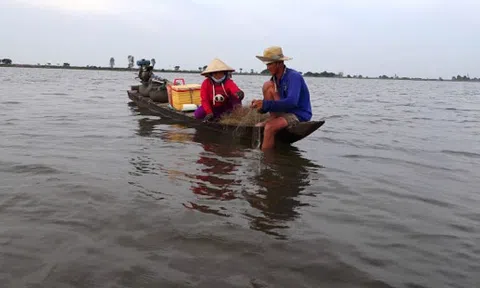 Ngư dân vùng biên lạc quan với mùa nước nổi