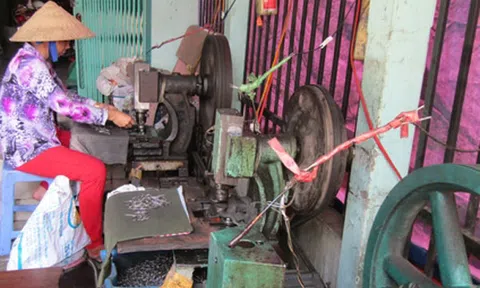 Nhộn nhịp xóm "lưỡi câu"