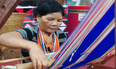 Nỗ lực bảo tồn nghề dệt dồ