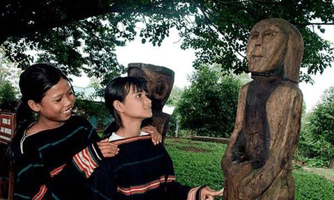 Khai trương Khu trưng bày tượng gỗ dân gian Bahnar, Jrai