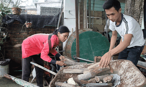 "Vẽ" tương lai từ trong nghèo khó