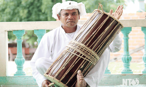Người “giữ hồn” nhạc cụ dân tộc Chăm