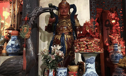 Nơi thờ Phật và tín ngưỡng thờ Mẫu, thờ Thánh của dân tộc