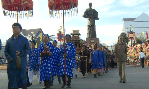 Khăn đóng Gò Công - nét đẹp văn hóa một thời