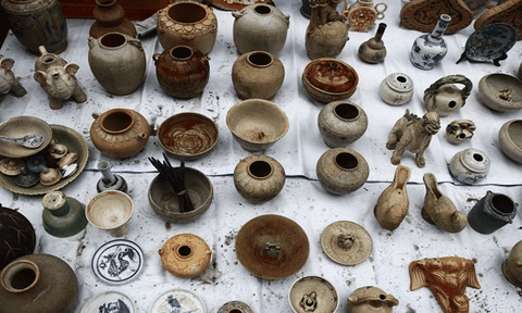 Chủ cửa hàng mua bán di vật, cổ vật phải có bằng đại học