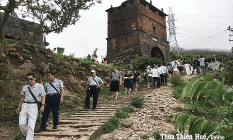 Bừng tỉnh Hải Vân Quan
