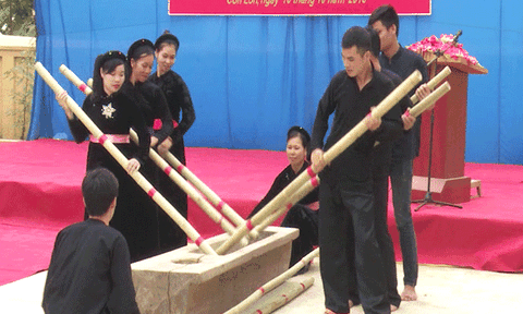 Đặc sắc lễ hội giã cốm đón trăng của người Tày