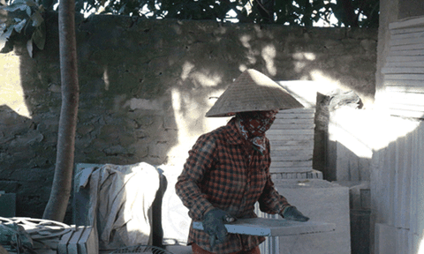 Những "bóng hồng" nặng gánh mưu sinh