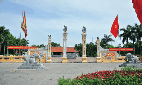 Đền Trần Hưng Đạo và miếu Vua Bà, điểm du lịch tâm linh