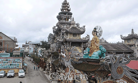 Ngôi cổ tự giữa thành phố ngàn hoa