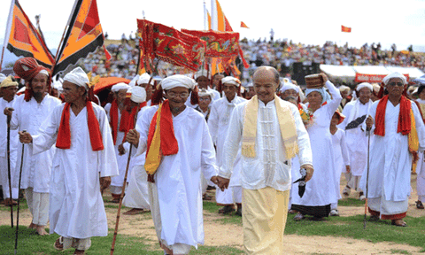 Dấu ấn văn hóa trên trang phục nam giới người Chăm