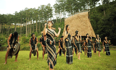 Làng Cù Lần và giai thoại tình yêu thi vị