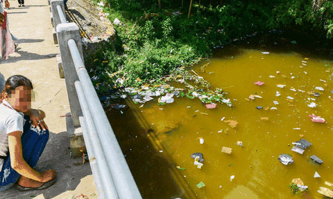 TT Huế: Chấn chỉnh tình trạng thải vàng mã trên sông Hương