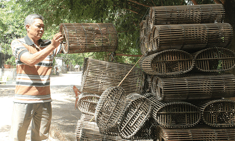 Mưu sinh theo con nước