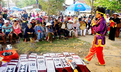 Trao truyền di sản bài chòi