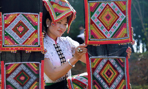 Nghệ thuật làm đẹp của phụ nữ Thái Tây Bắc