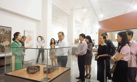 Đoàn công tác Bộ VH, TTDL  làm việc với Bảo tàng tỉnh Đắk Lắk