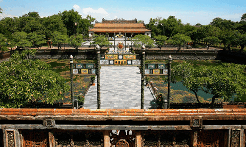 Di sản cố đô Huế với vấn đề Bảo tồn và Phát triển