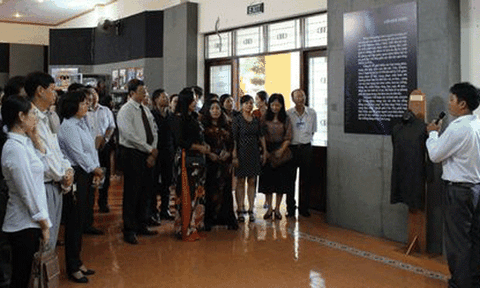 Trưng bày trang phục, trang sức các dân tộc ĐBSCL