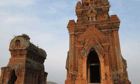 Dấu tích Chăm bên dòng sông Côn