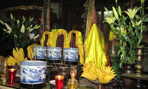 Giai thoại đặc biệt thờ mẫu ở điện Hòn Chén 