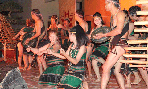 Văn nghệ dân gian tại Festival văn hóa Cồng chiêng